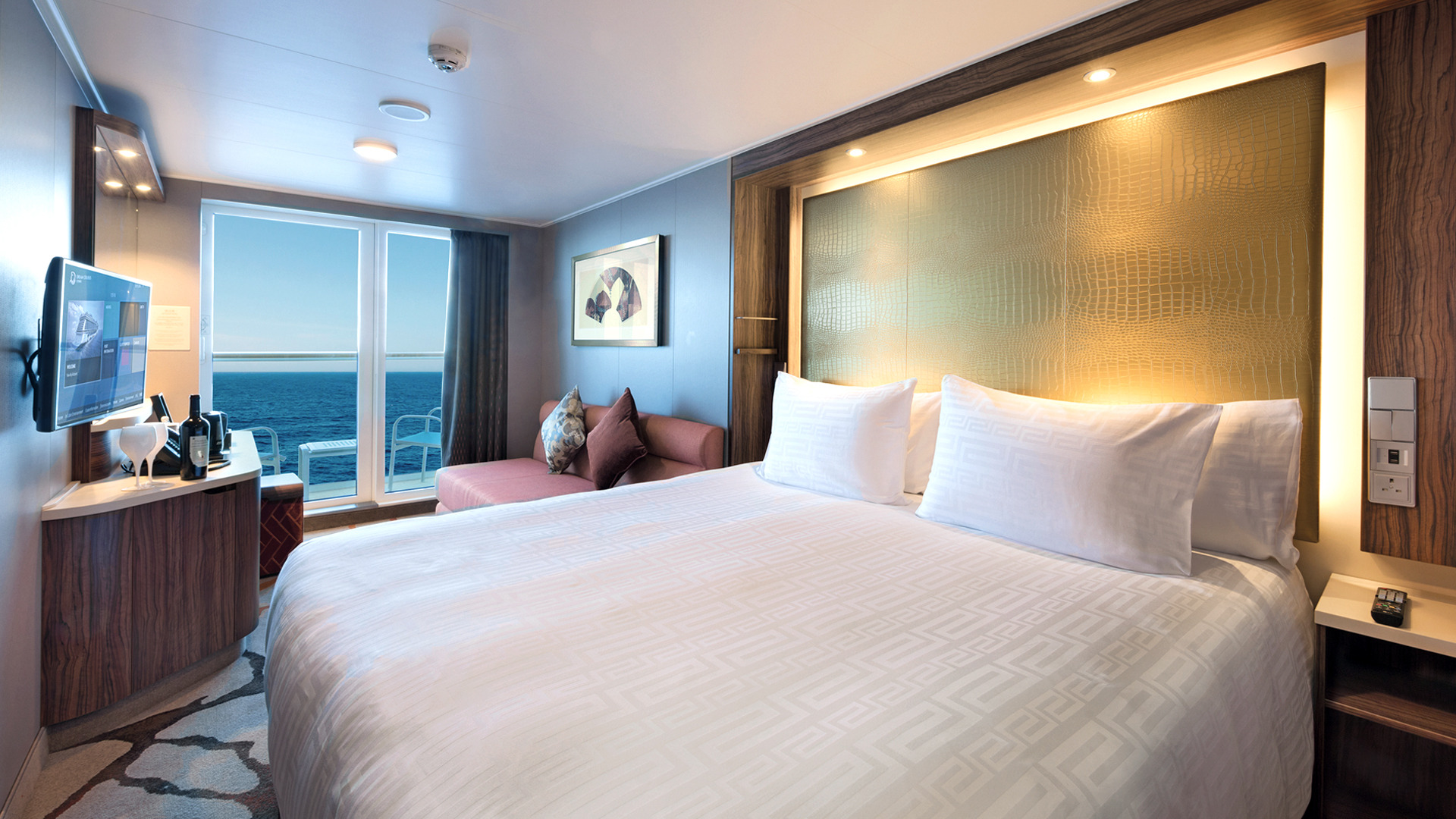 Genting Dream’s Balcony Deluxe Stateroom with amazing Oceanview lounge